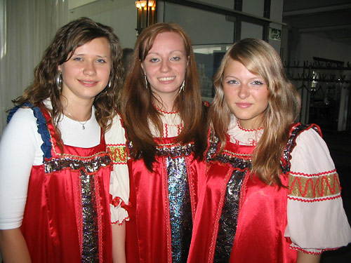 Nadja (Domra), Christina (Domra) und Maria (Gusli)